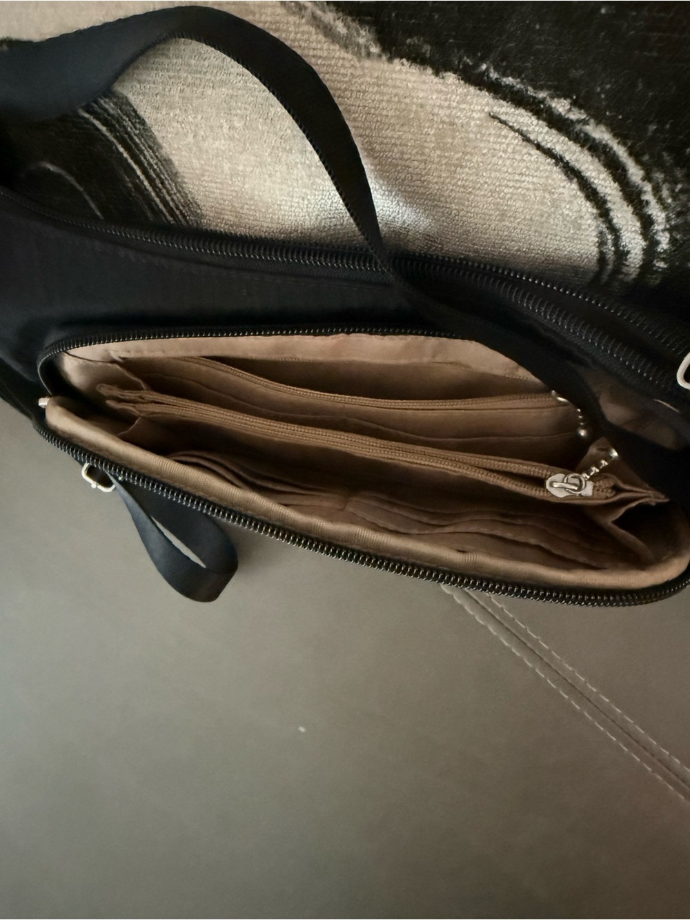 Baggallini Black Lightweight Crossbody Organizer - Picture 3 of 3